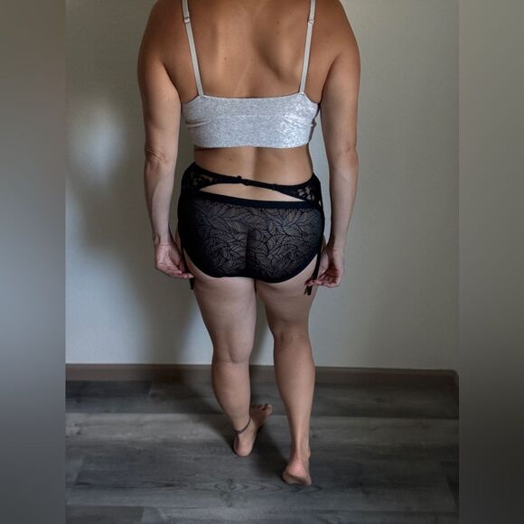 Leg Avenue Lace Garter Belt Black Floral Adjustable One Size - Picture 4 of 6